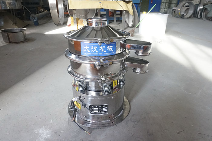 不銹鋼小型振動篩材質(zhì)使用不銹鋼與碳制造而成。